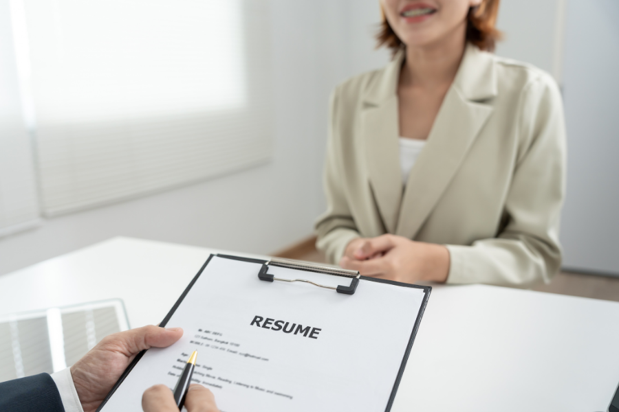 In Frankreich arbeiten Bewerbungsunterlagen